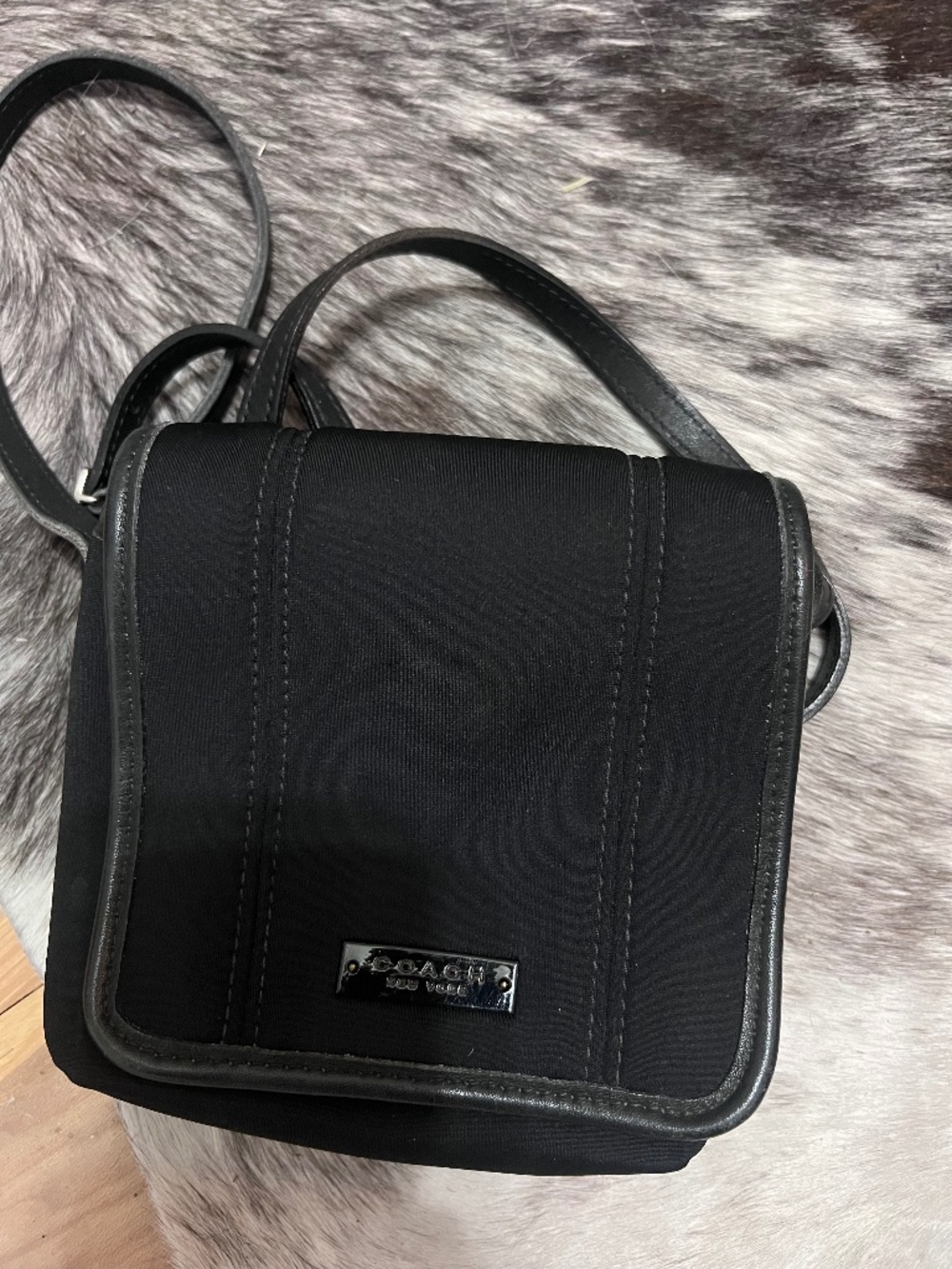 OACH EUC POUCHETTE BLACK NEOPRENE LEATHER STRAP CROSSBODY